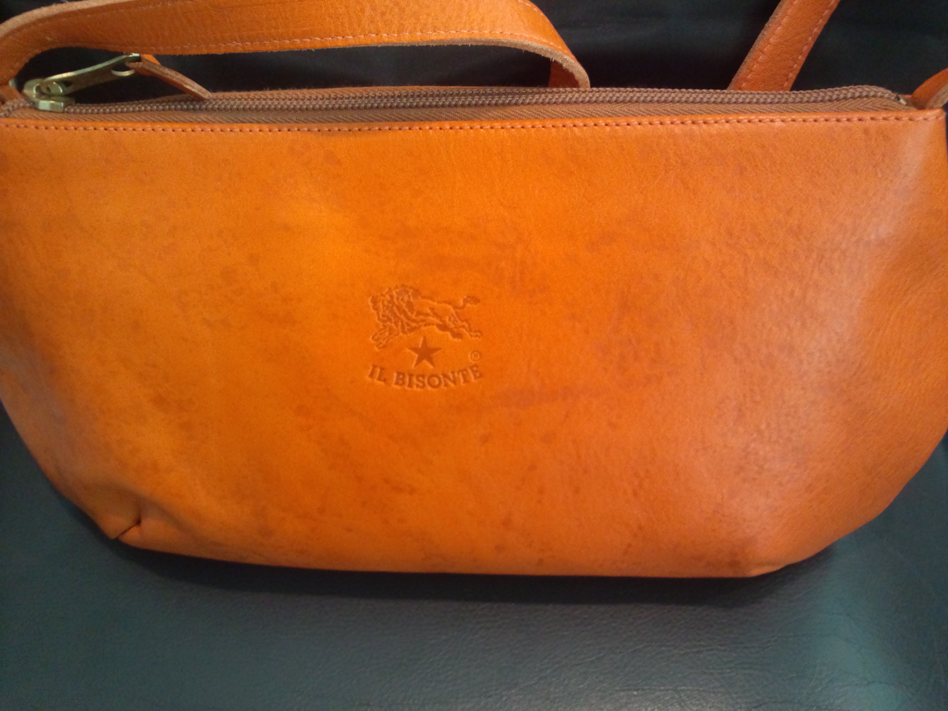 バッグ・鞄] イルビゾンテのバッグについた雨シミを取ってもらいたい