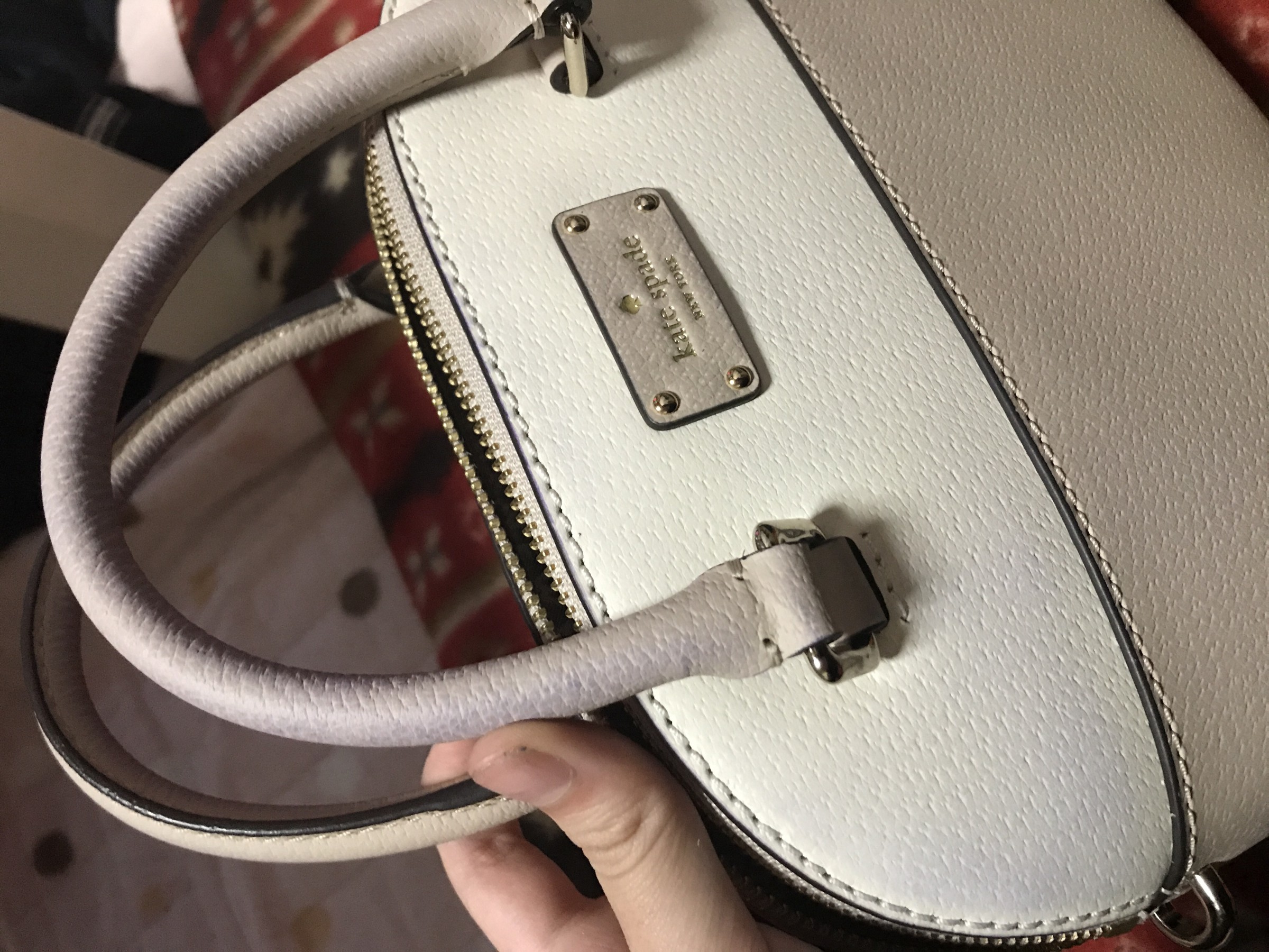 バッグ 鞄 ハンドバッグ ケイトスペード デニムの色移りしてしまい 所々青くなってしまっています 皮革q Aサイト ひかくらし