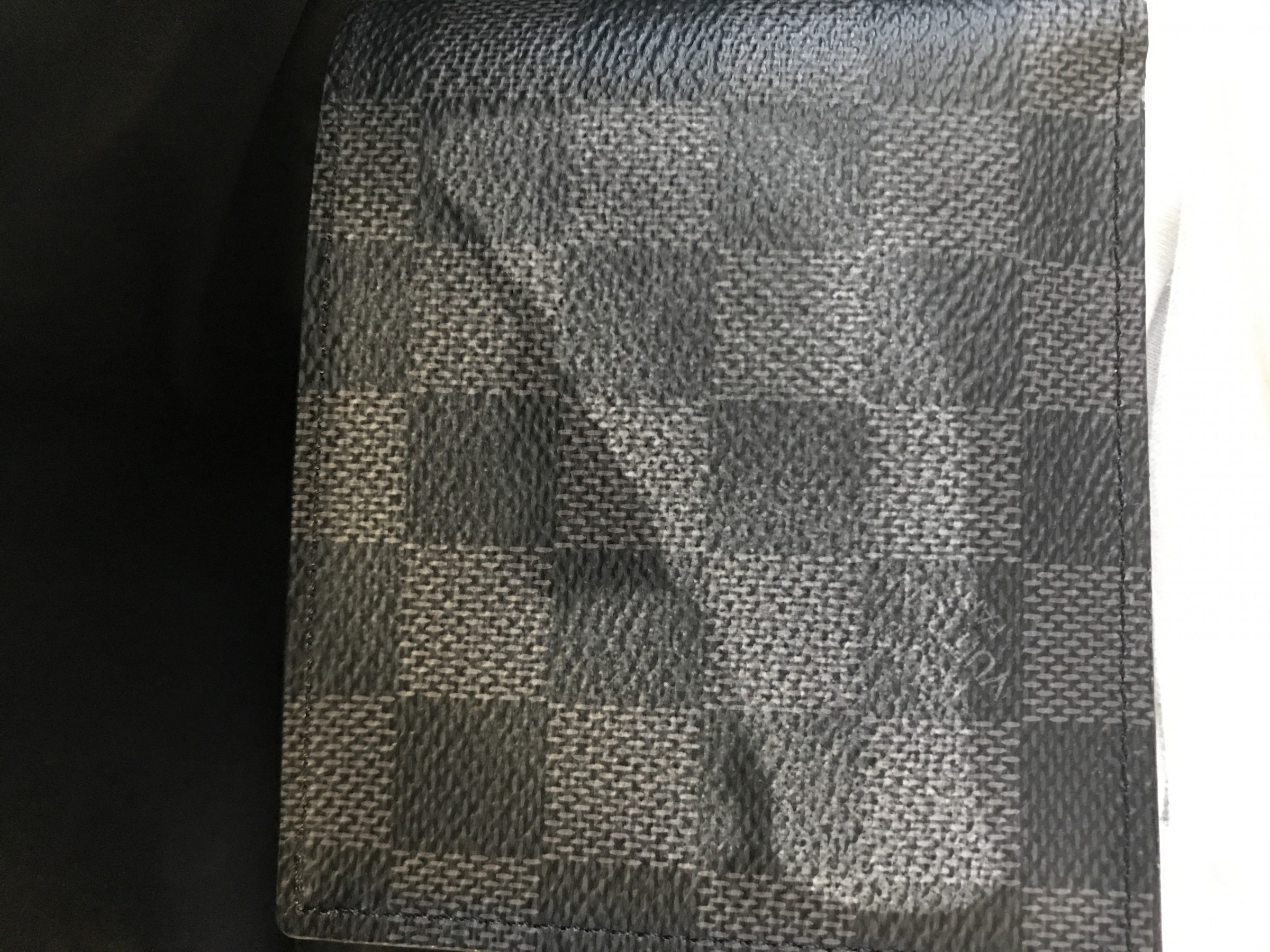 ヴィトン財布やや傷汚れあり。 2025年最新】LOUIS VUITTON 汚れ・破れなど：あり 二つ折り財布
